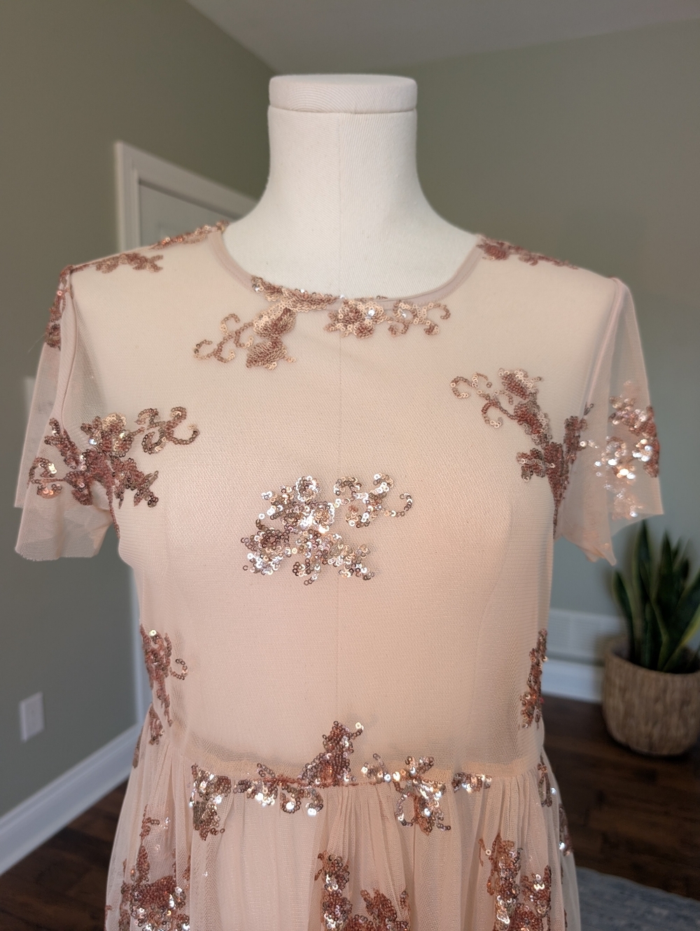 Beautiful Women's Beige Party Dress Sequin Sheer Romantic Feminine Size S - Picture 3 of 14